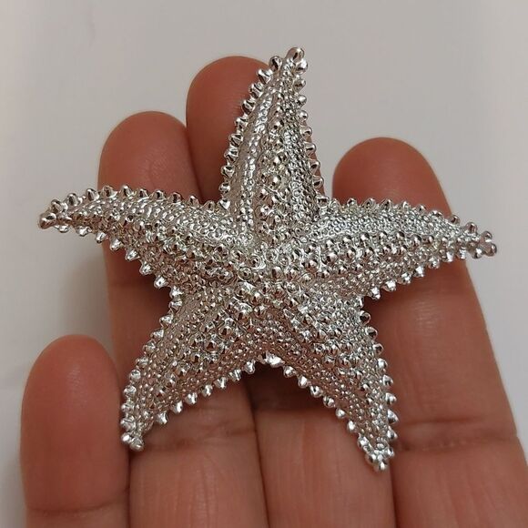 Vintage Jewelry - Realistic Looking Sea Starfish Silver Tone Brooch Pin